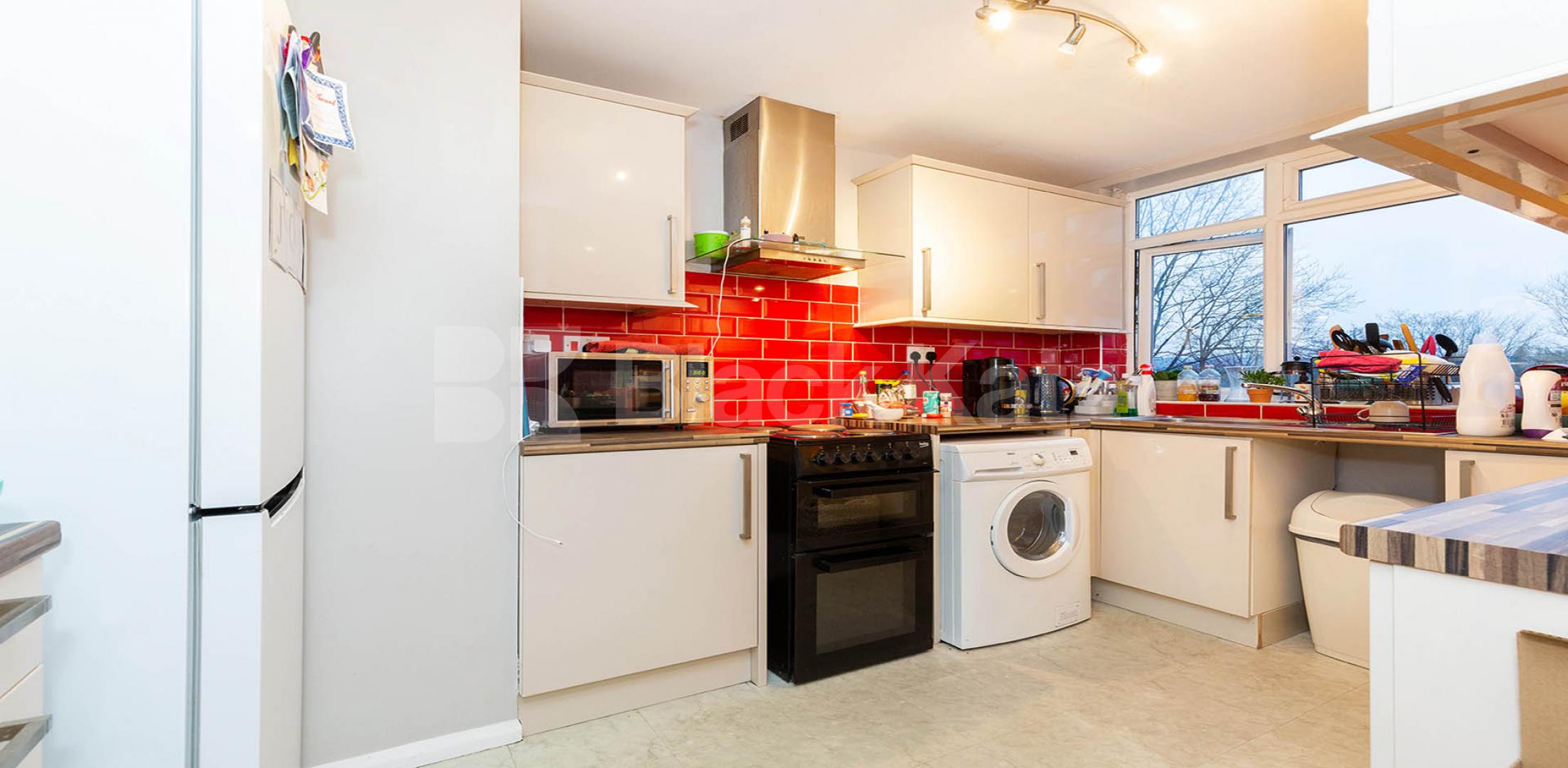			SPACIOUS 2 BED !, 2 Bedroom, 1 bath, 1 reception Flat			 Hillside, Crouch End Hill, Crouch End